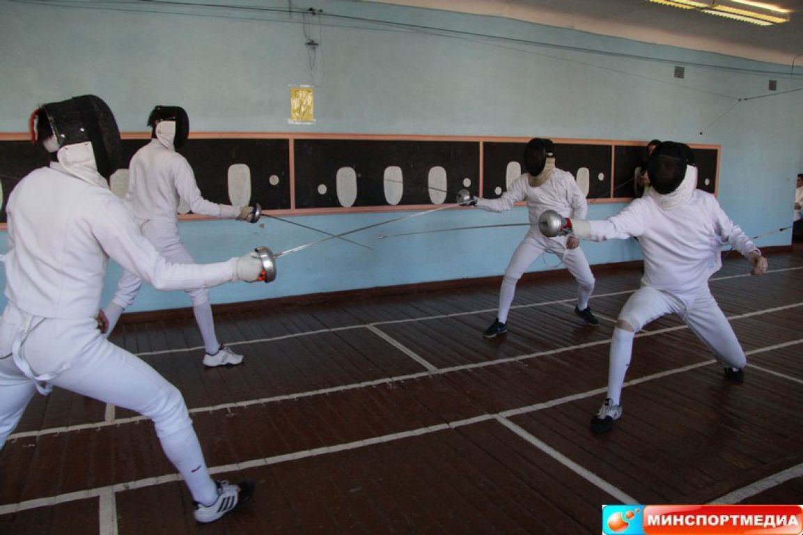 Учебно-тренировочные занятия по  фехтованию группы начальной подготовки второго года обучения